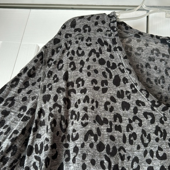 Rails Sami 100% linen charcoal leopard print long-sleeve v-neck top sz large - Picture 7 of 14